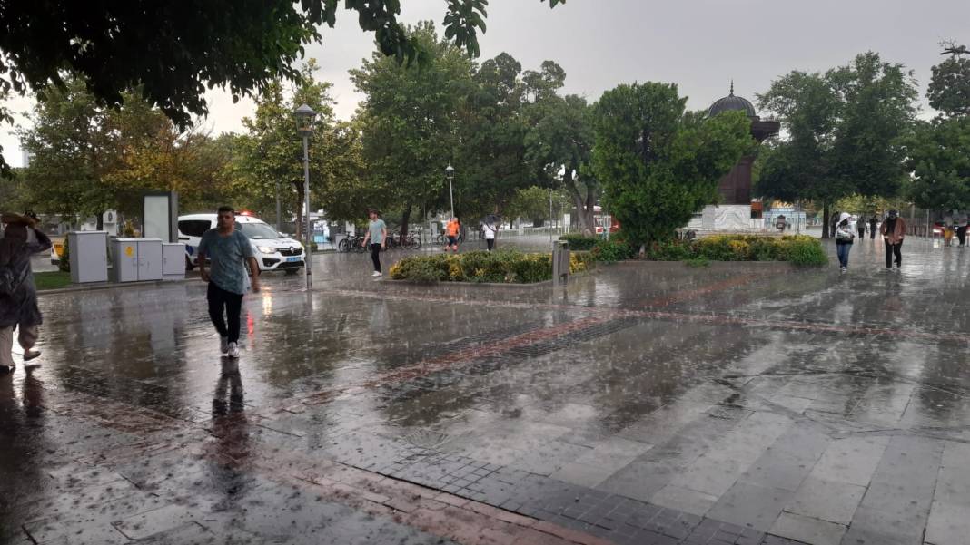 Konya’nın merkezine beklenen yağış düştü 23